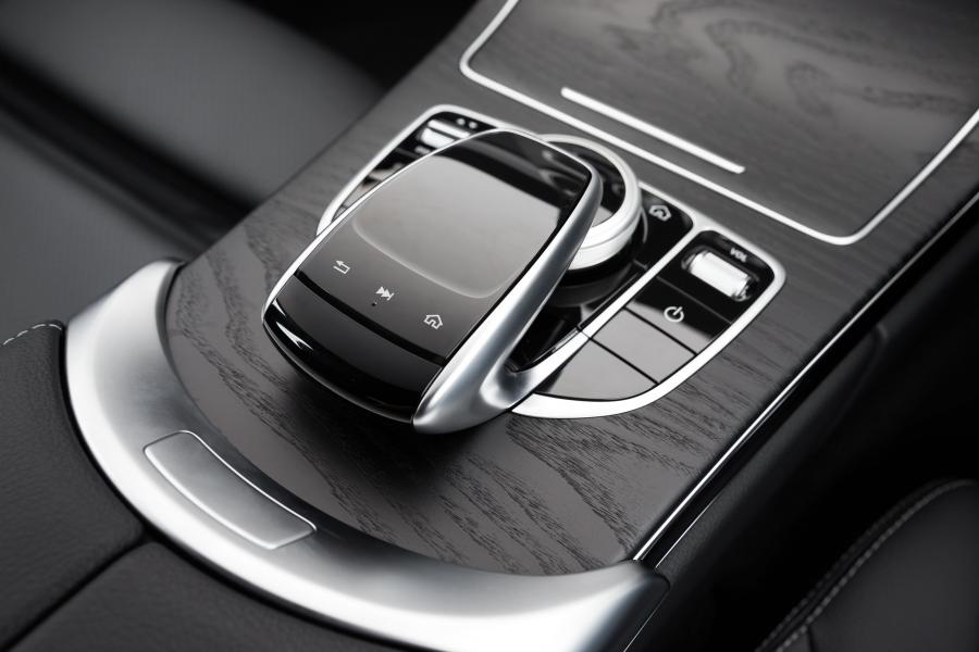 Детали интерьера Mercedes-Benz C200 Avantgarde Line (W205) 2018 года  (WW) (фото 25 из 40)